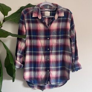 American Eagle Outfitters Pink Navy Plaid Button-Down Shirt